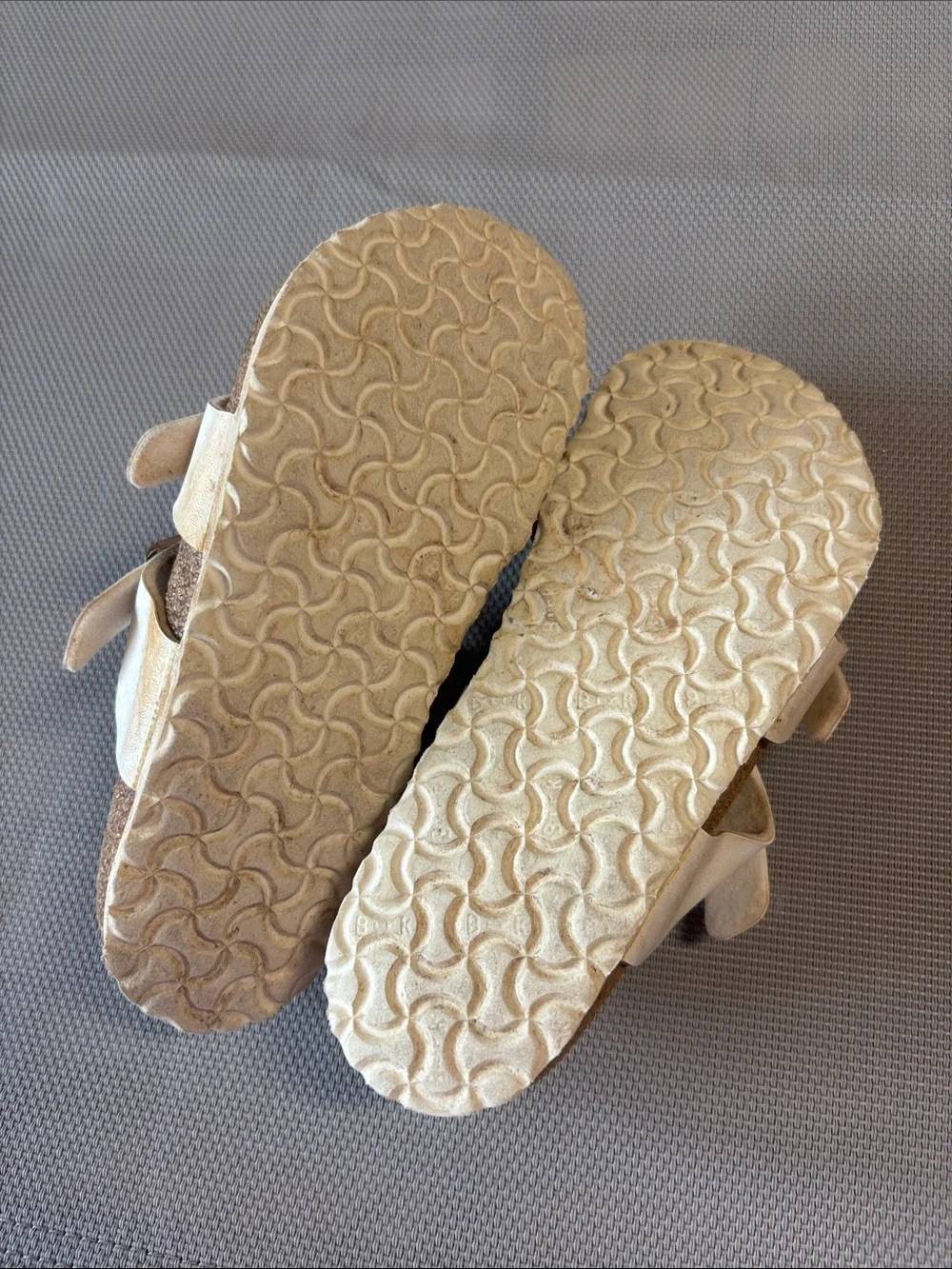 Birkenstock White Crisscross Buckle Sandals - Kids sz 32 (1-1.5) EUC - Picture 4 of 6
